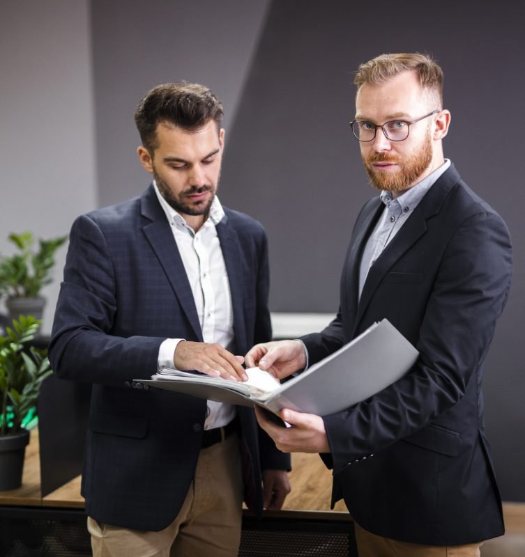 medium-shot-corporate-men